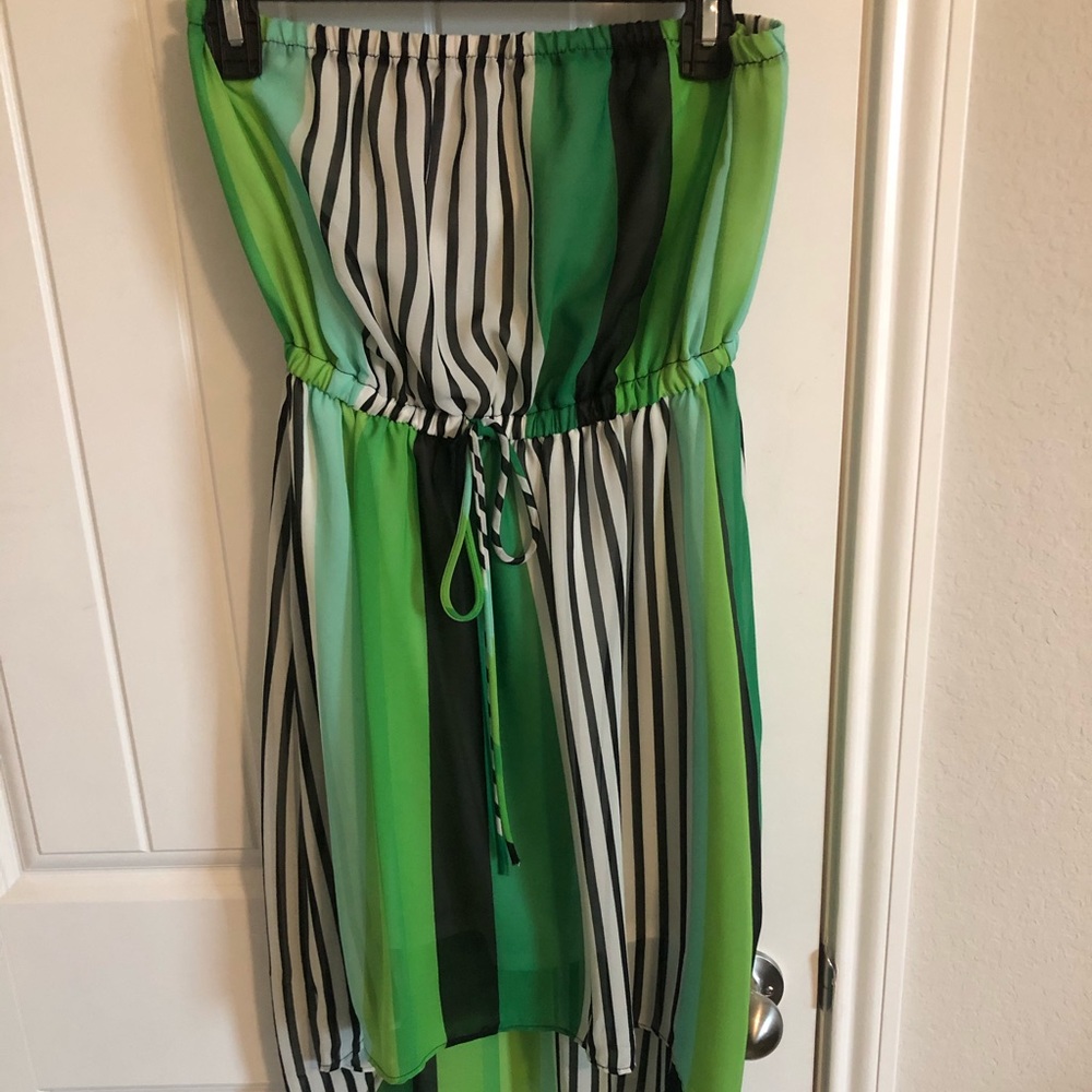 NEVER BEEN WORN High to low mid length dress!